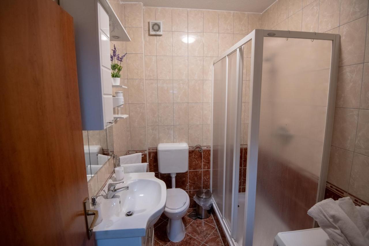Apartments Mamut Trogir Exterior photo