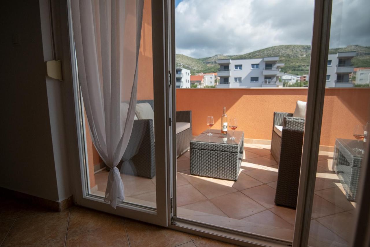 Apartments Mamut Trogir Exterior photo