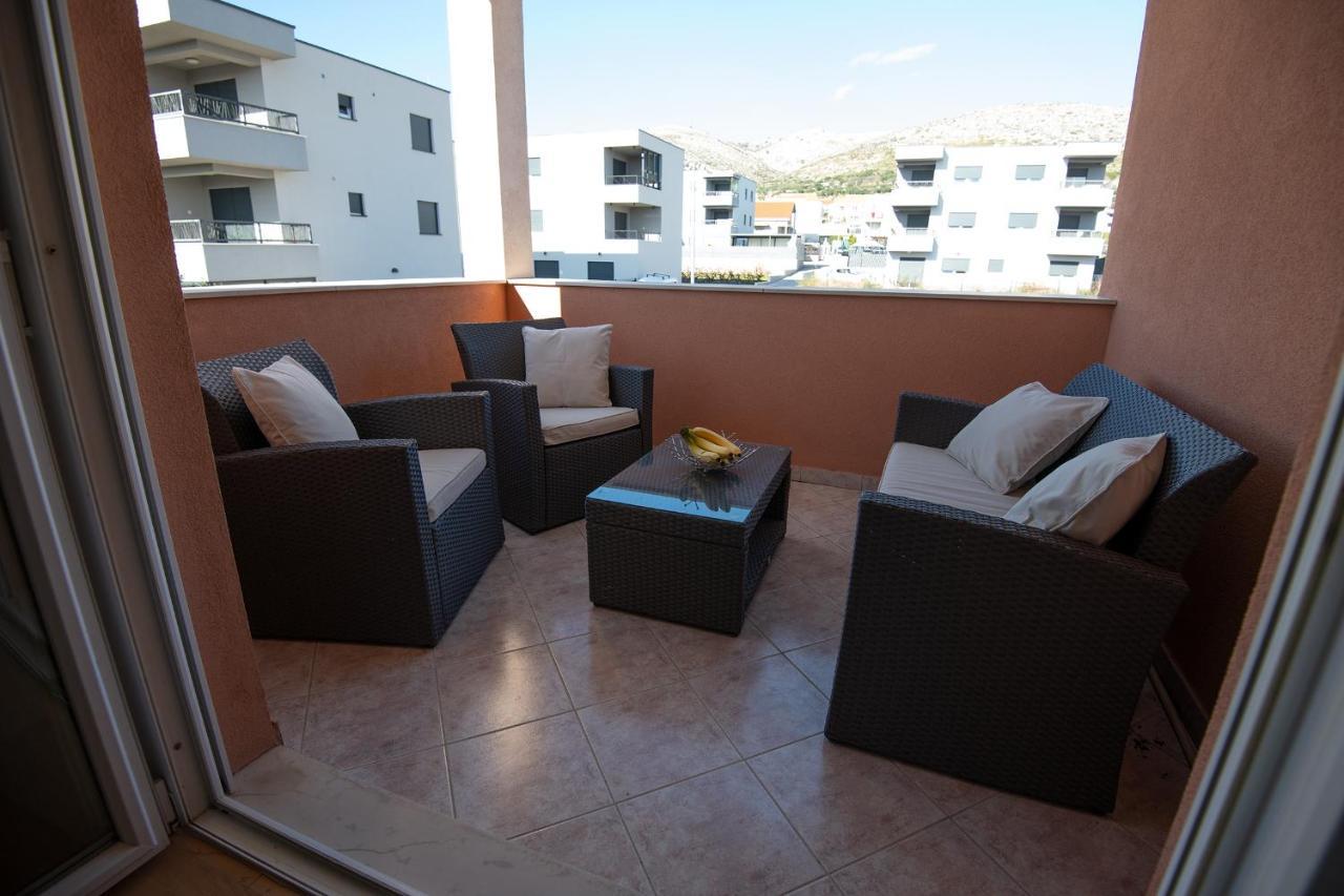 Apartments Mamut Trogir Exterior photo