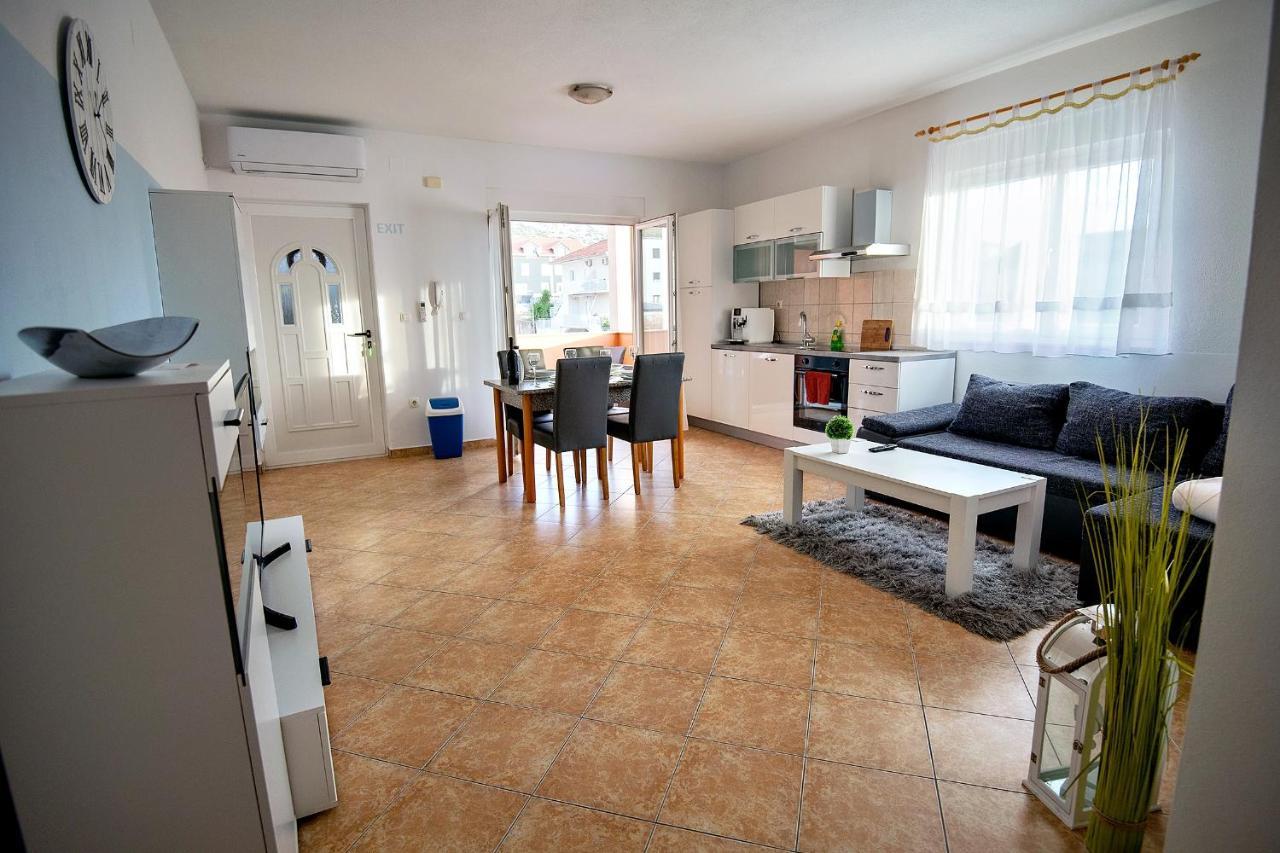 Apartments Mamut Trogir Exterior photo